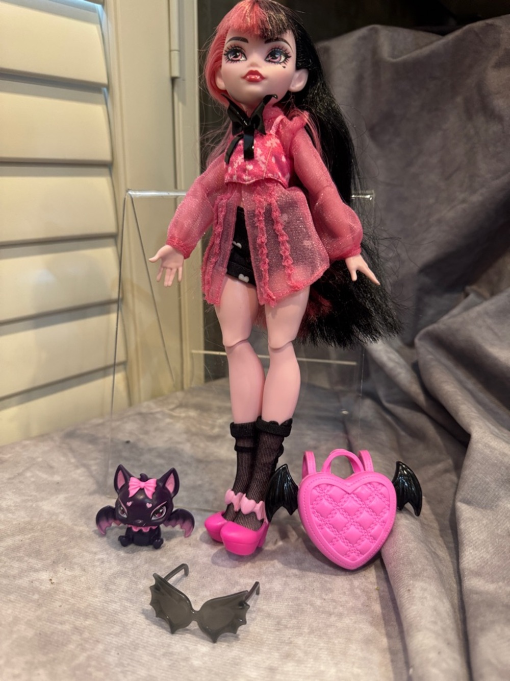 Monster‎ High Count fabulous Pink & Black Gothic Doll with Bat Accessories